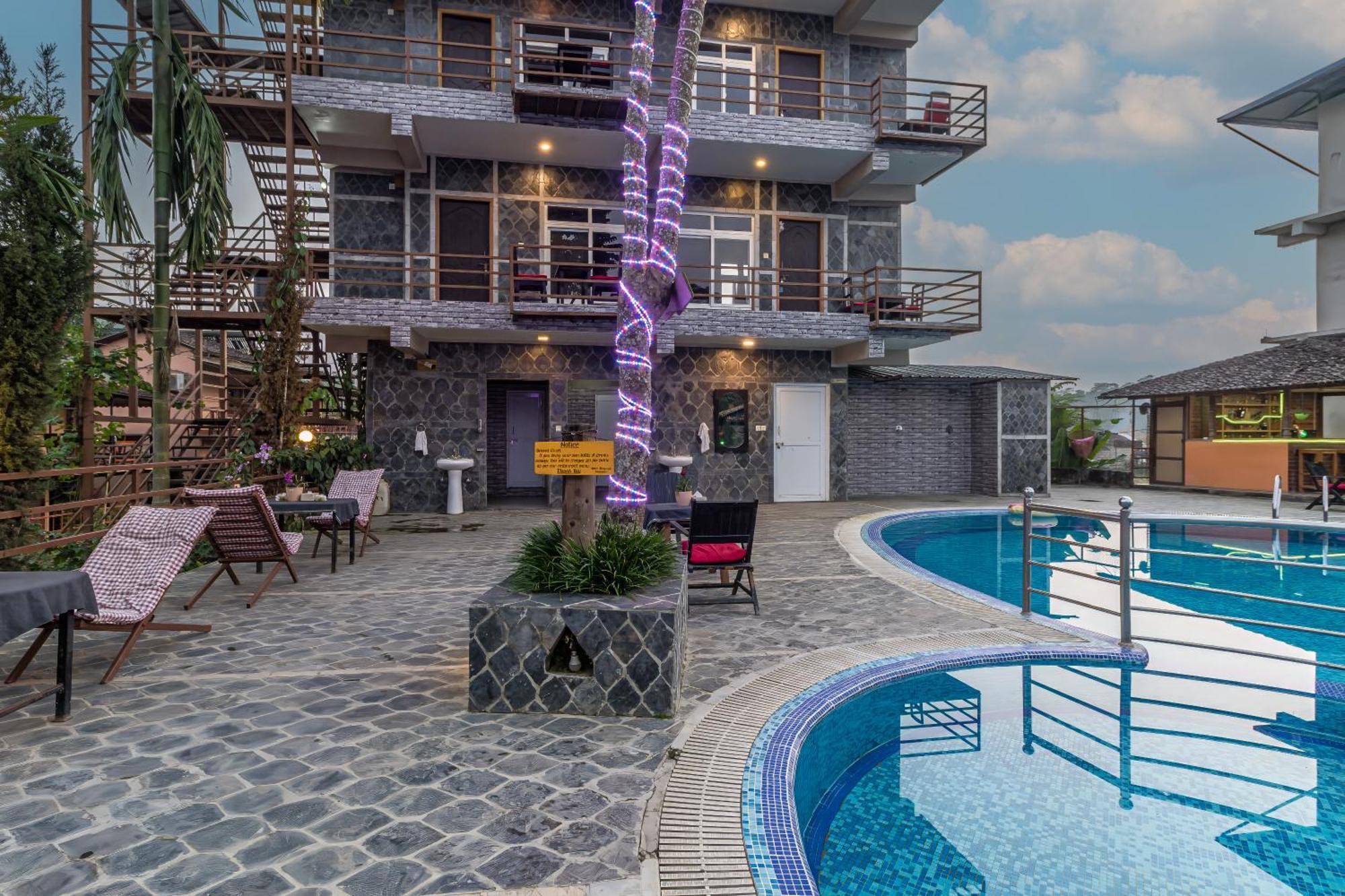 Hotel Riverside With Swimming Pool Саураха Экстерьер фото