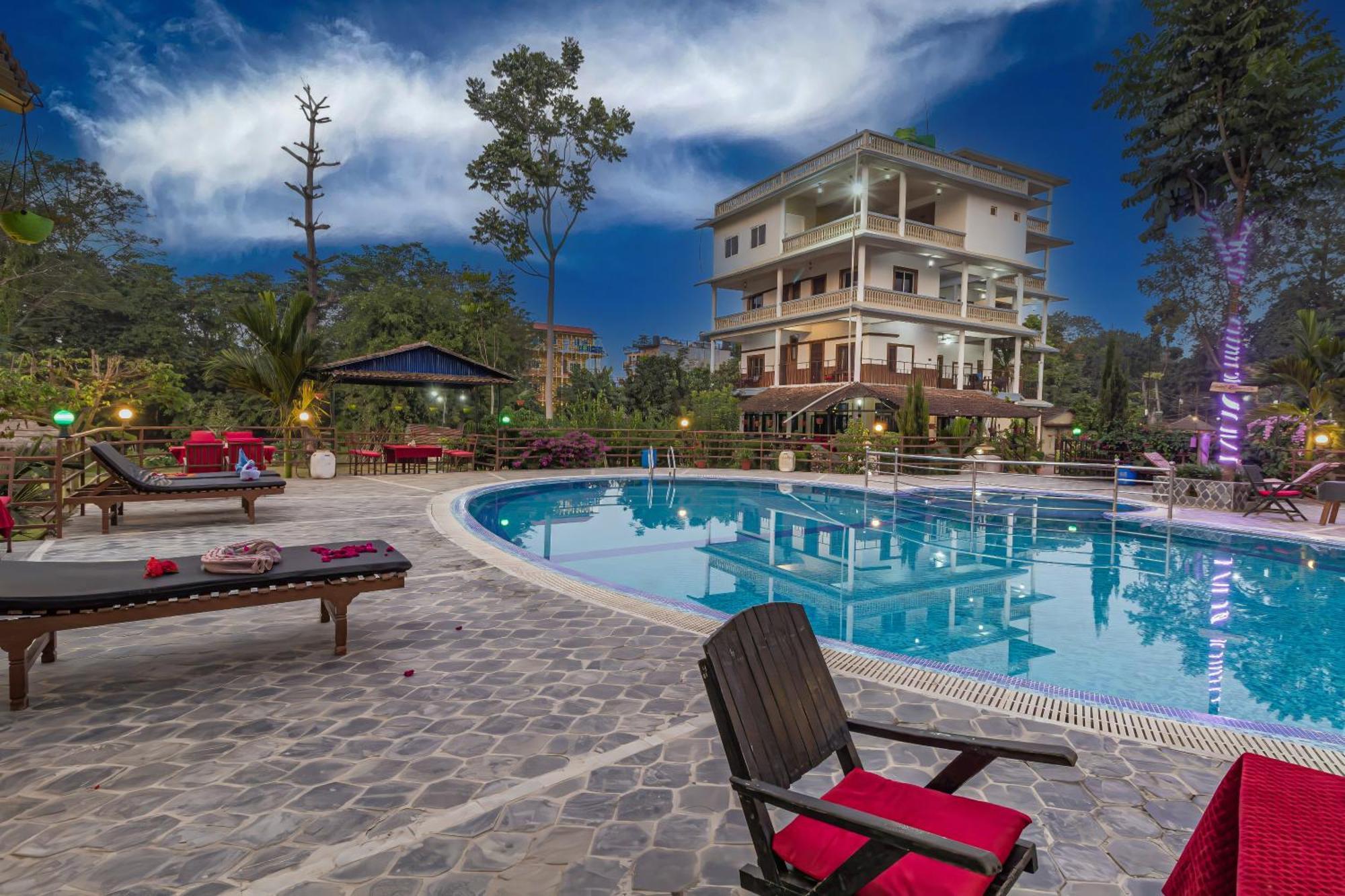 Hotel Riverside With Swimming Pool Саураха Экстерьер фото